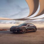 Porsche показала новую Panamera с позолоченным кузовом