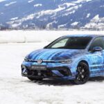 VW показал обновлённый Golf R в камуфляже